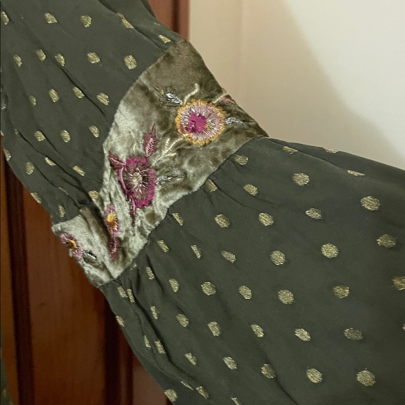 Chico's Olive Green Long Sleeve Embroidered Peasant Boho Dots top size 3 (XL) - Picture 5 of 9